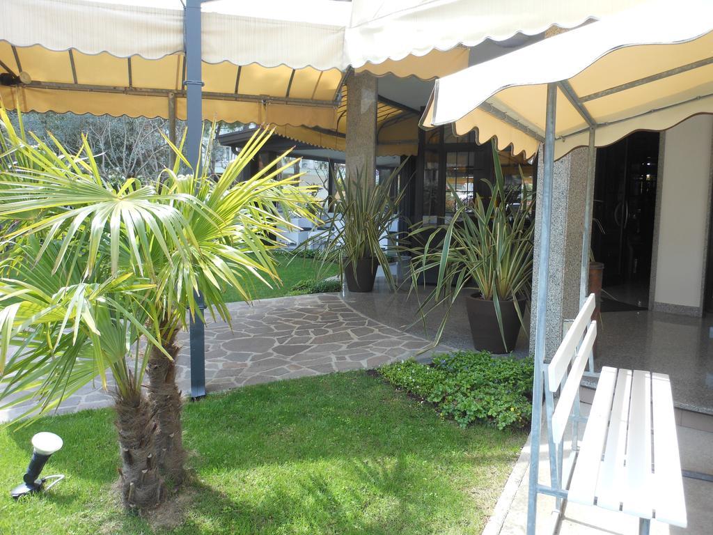 Hotel Jesolo Sand Bagian luar foto
