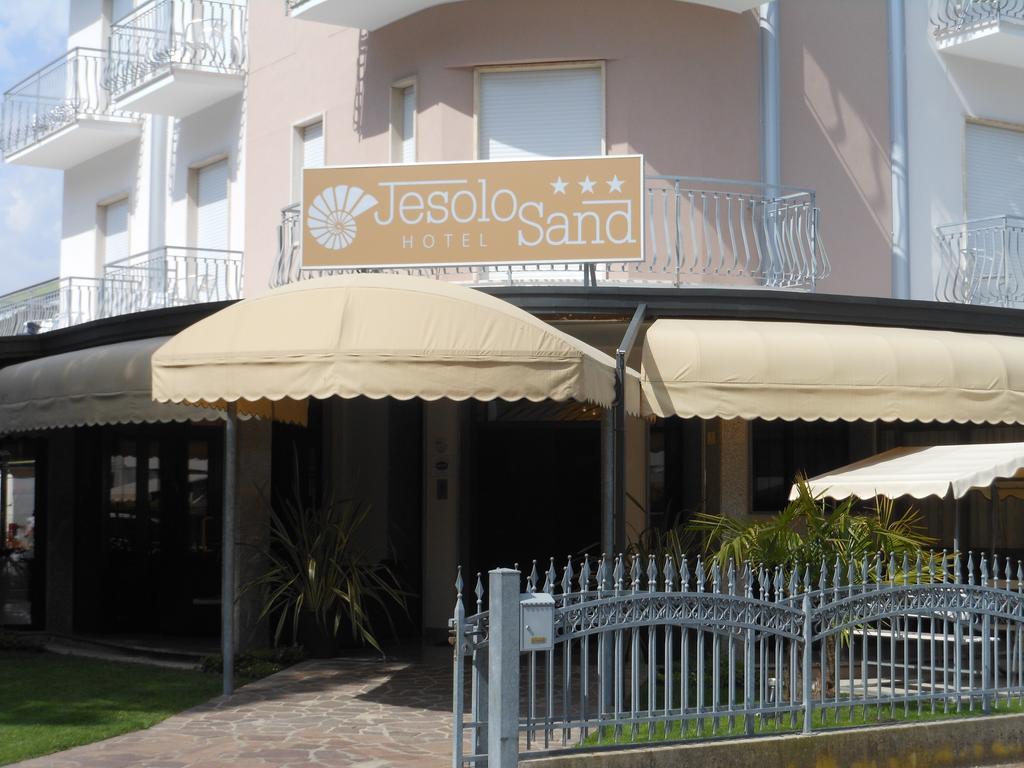 Hotel Jesolo Sand Bagian luar foto