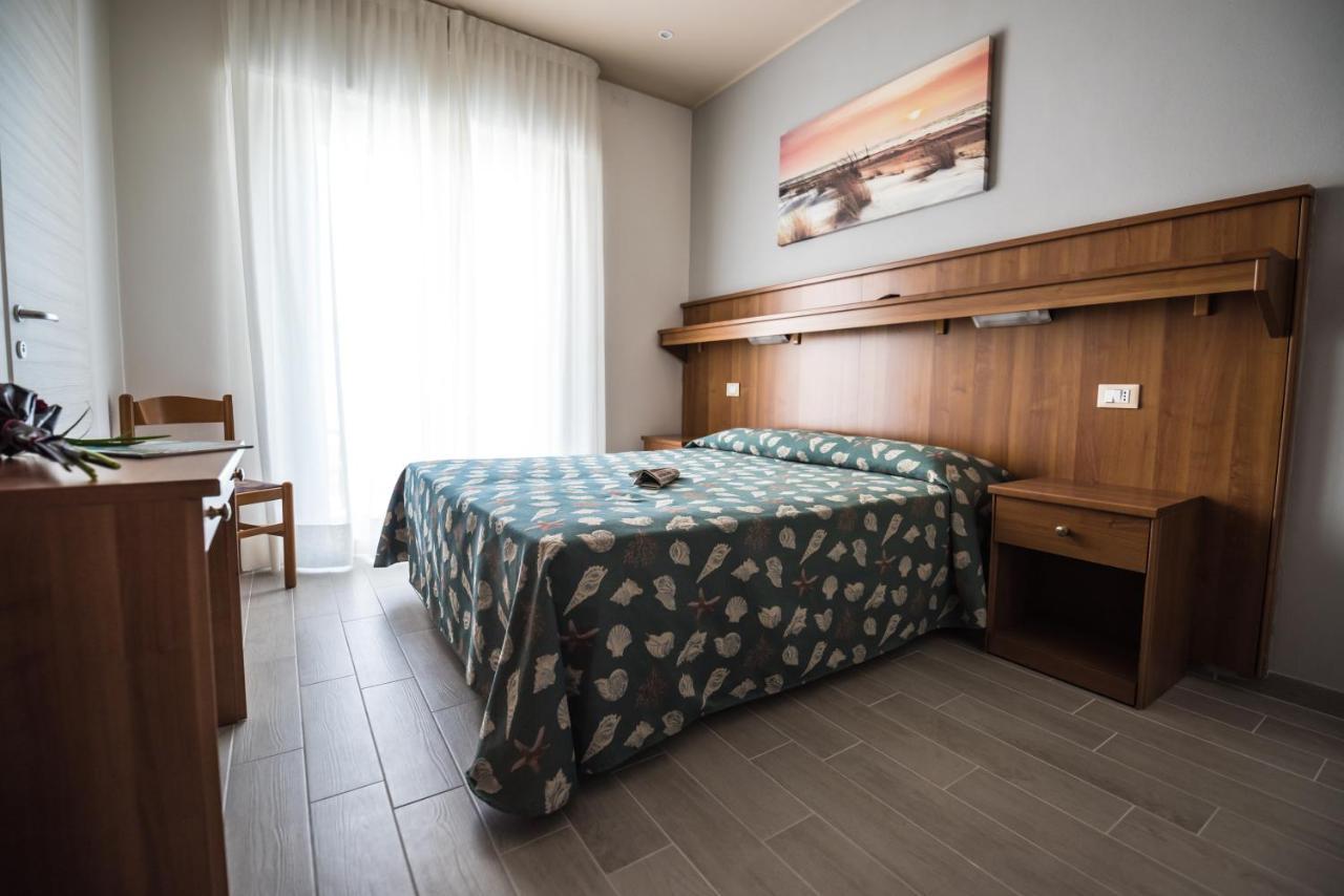 Hotel Jesolo Sand Bagian luar foto