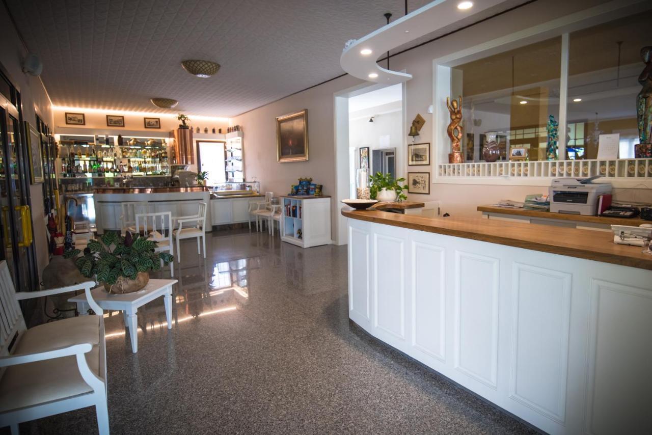 Hotel Jesolo Sand Bagian luar foto